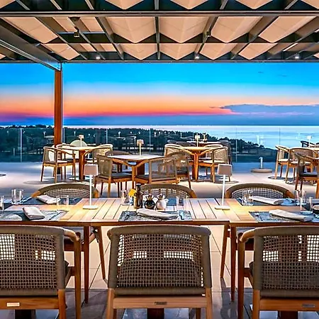 Hotel Petram & Residences 4*